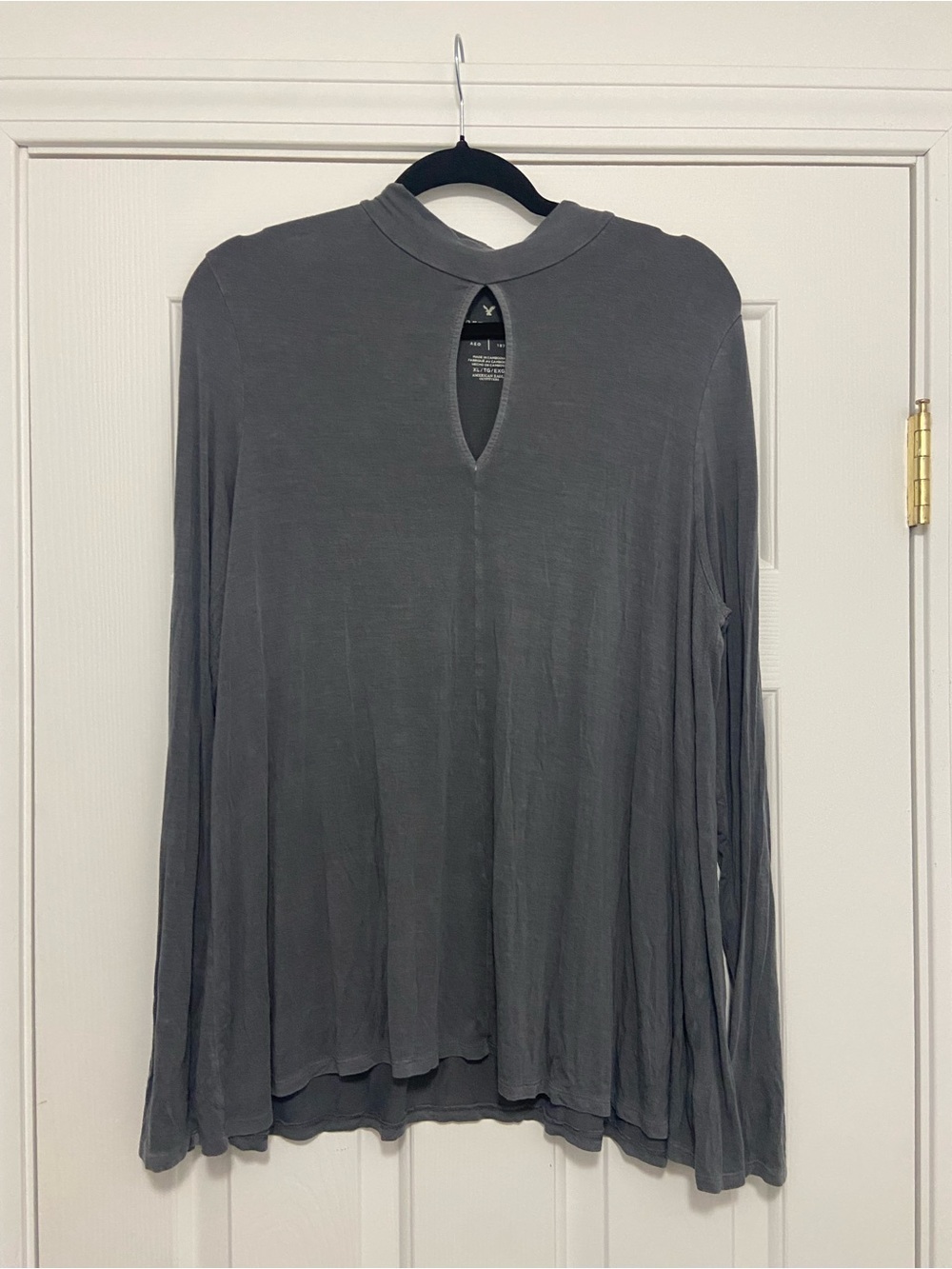 American Eagle Outfitters Soft & Sexy Women’s XL Gray Long-Sleeve Keyhole Top